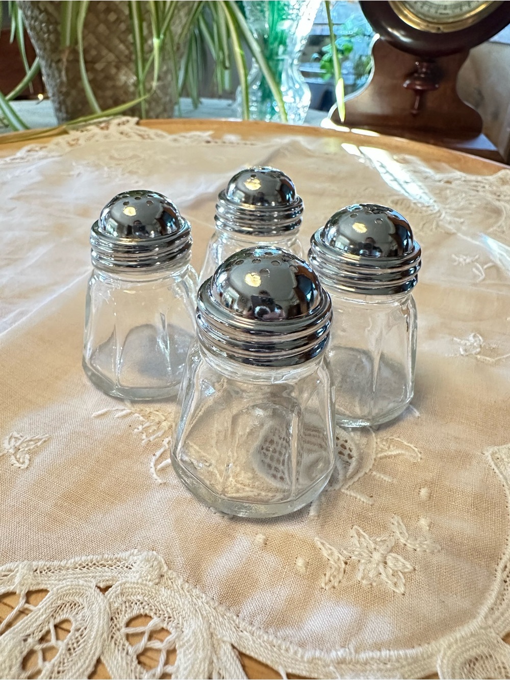 Vintage Set 4 Clear Glass Salt Pepper Shakers Chrome Mushroom Lids - Picture 1 of 5